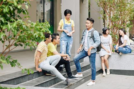 How Private Schools Handle Cell Phones: Why Phone-Free Campuses Are Growing