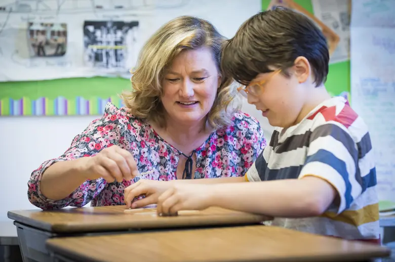 The Elmwood Academy Photo #2 - The Academy restricts class size to twelve K-5 and fifteen 6-8. Students benefit from our small class sizes and our expert teachers.