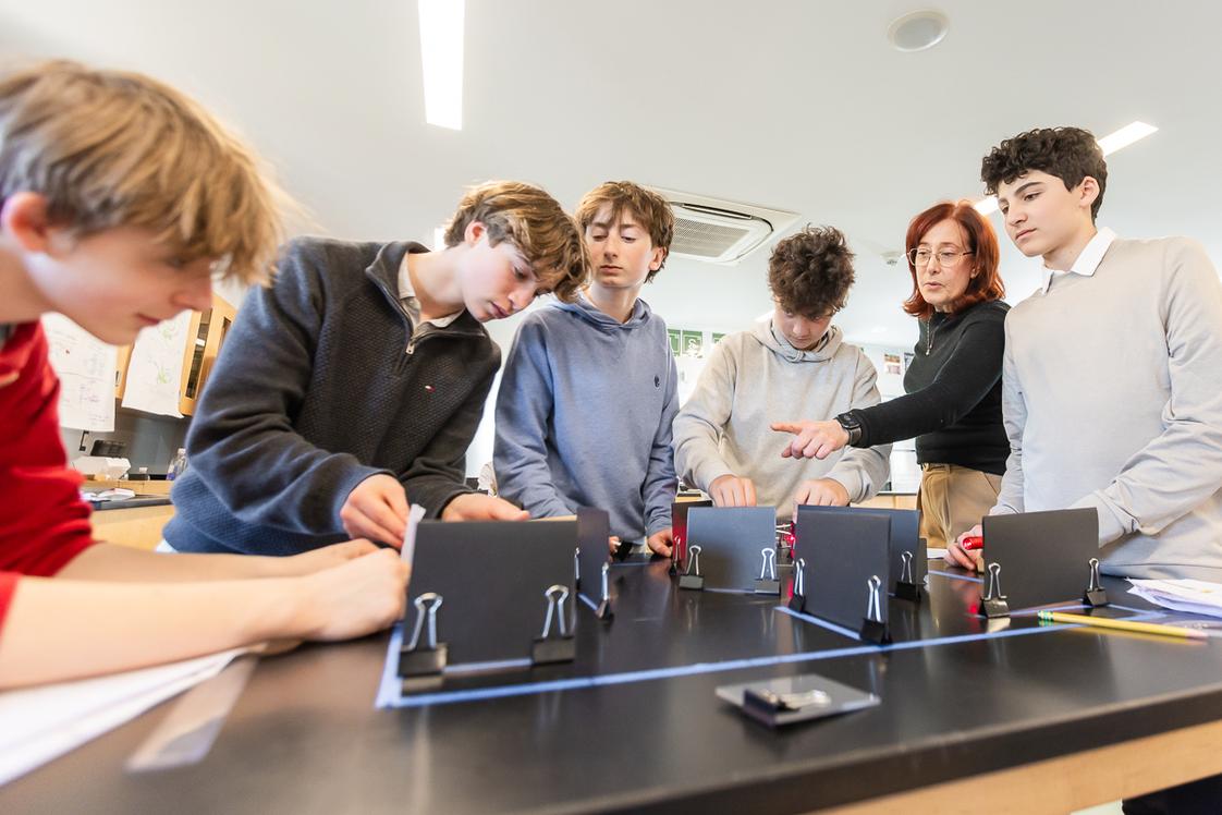 Friends Academy Photo - Middle School Science