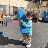 Lycee Francais De San Francisco Photo #13 - Outside of the classroom, students have many fun options to play and explore, such as these big blue soft blocks!