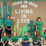 Kaufman Christian School Photo #6 - 4th Grade in this year's spirit shirt and underneath this year's theme, "Living in Love."