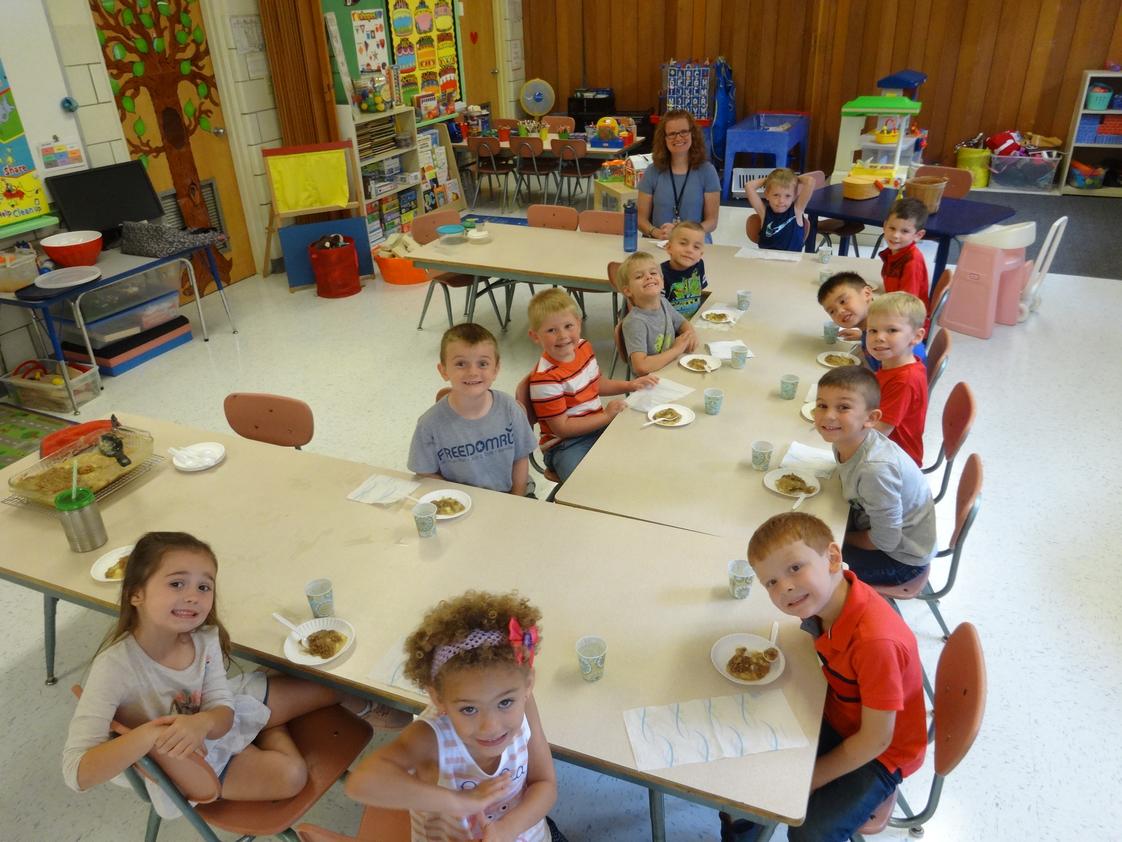 Trinity Lutheran Christian Preschool Photo - Our pre-kindergarten class enjoying the apple crisp they made!
