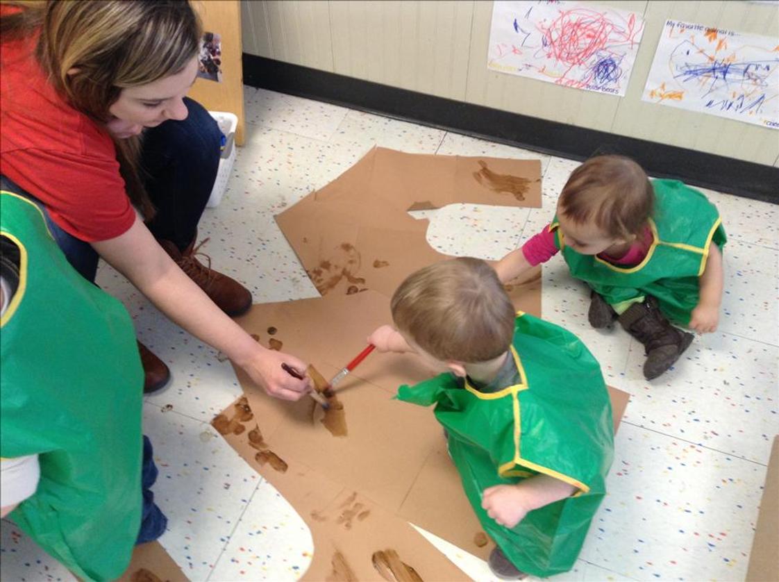 Grayslake KinderCare Photo #1 - Our Discovery Preschool teachers encourage the children to use art as a form of self-expression.