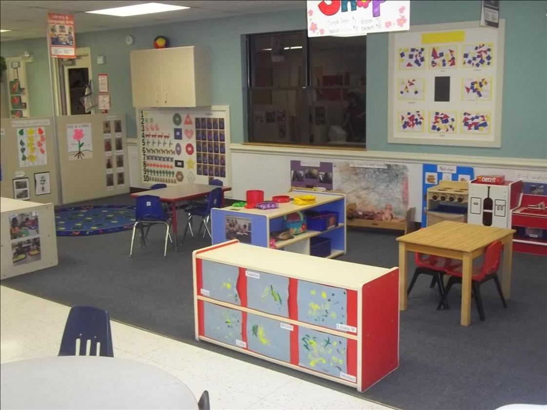 Green Valley KinderCare Photo - Discovery Preschool lends a print rich environment for their emerging preschoolers.