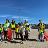 Lycee Francais de San Francisco LFSF Photo #18 - Civic engagement and the importance of keeping the Earth and our beaches clean is key. Having fun while doing it is priceless!