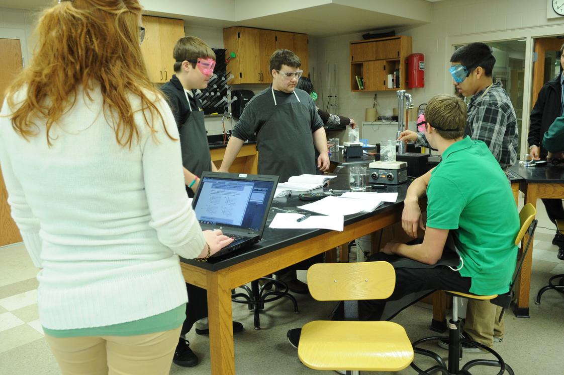 Walther Christian Academy Photo - Science class in the Science & Technology Wing
